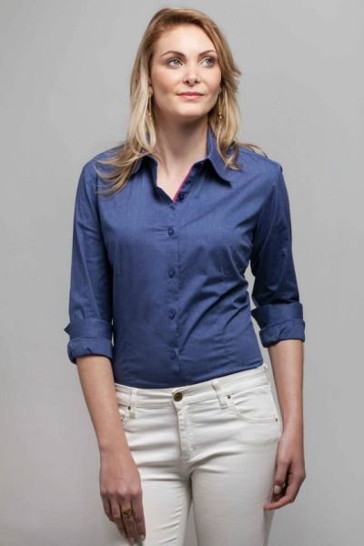 CAMISA JEANS ESCURO DET. ROSA